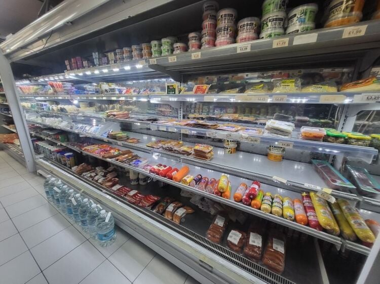 PRIME NORTH LONDON CONVENIENCE STORE FULLY REFURBISHED | HIGH TURNOVER | EXCELLENT GROWTH POTENTIAL /REF: CS0791 Photo 4