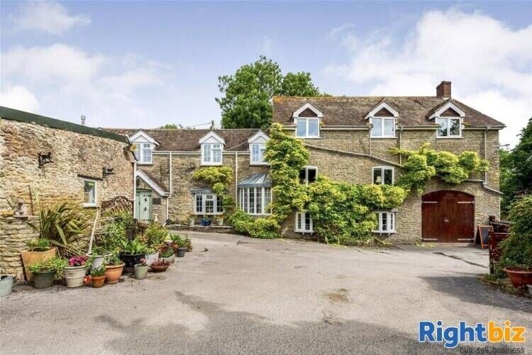 Charming 5 Bedroom Property with Licensed Kennels, Cattery and 12 Acres in Somerset Photo 4