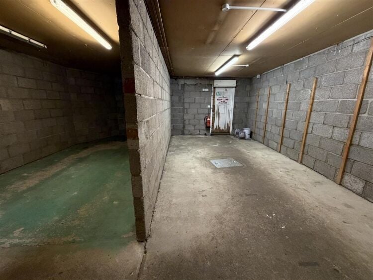 An end of terrace extended shop with first floor offices, measuring approximately 1,780 ft². the shop is situated in a highly prominent trading p Photo 4