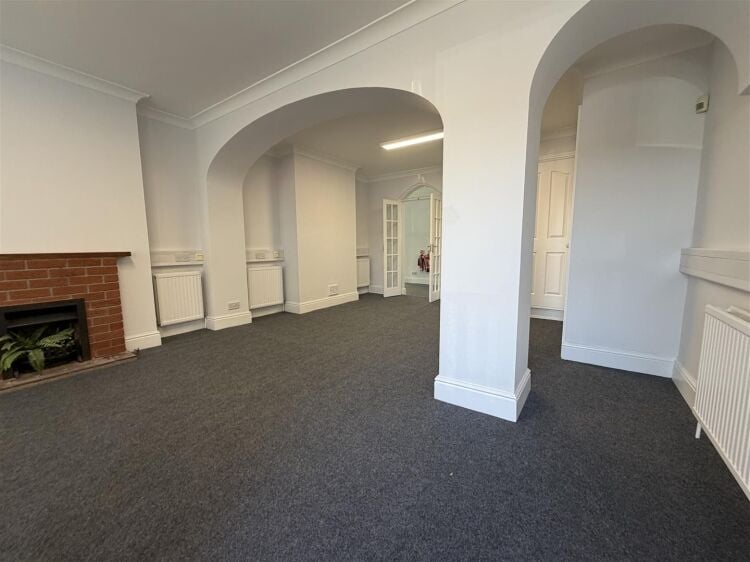 Recently redecorated offices available in Portishead Somerset, offering 537 sq ft of flexible space Photo 4