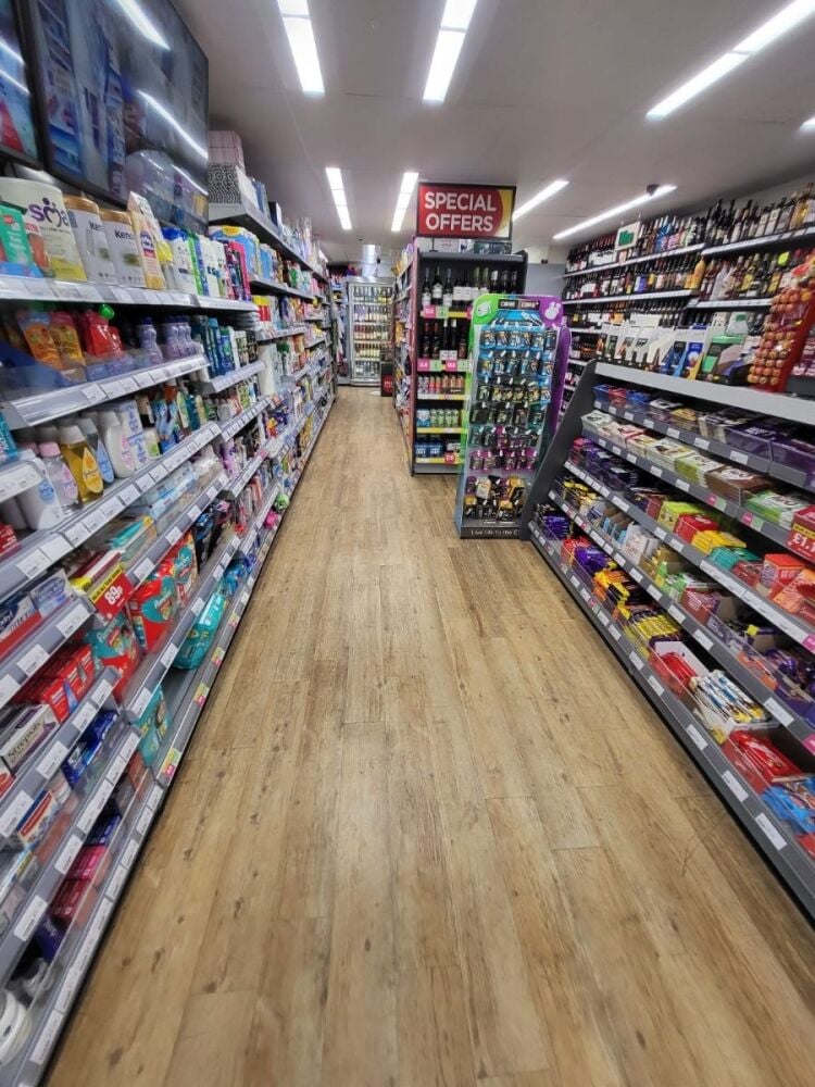 Refurbished convenience store for sale in Hornchurch East London with potential for expansion Photo 4