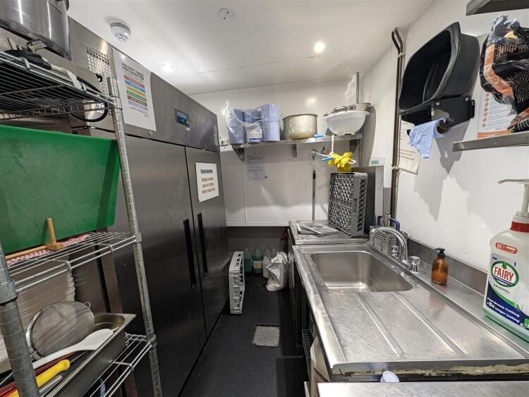 Fully fitted restaurant for sale in Clifton Triangle, Bristol with commercial extraction system. Photo 4
