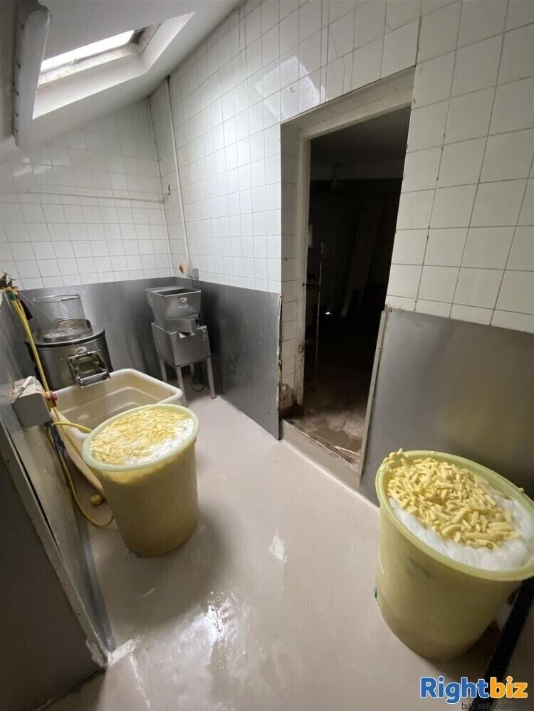 Prominent Fish and Chip Takeaway with Three Flats in Leominster Herefordshire for Sale Photo 4