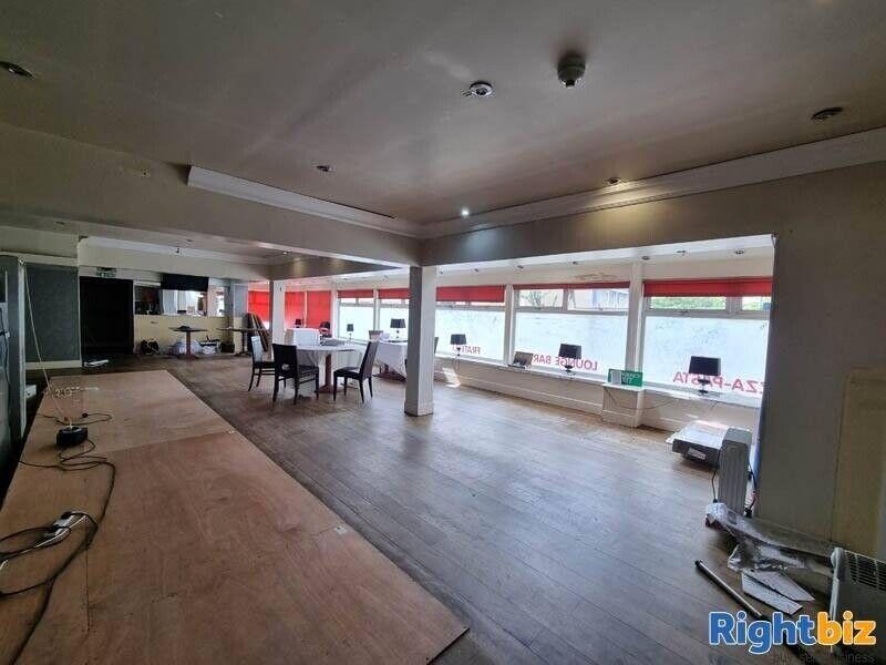 Large Restaurant and Licensed Premises in Cambuslang with Parking, Ideal for Functions or Offices Photo 4