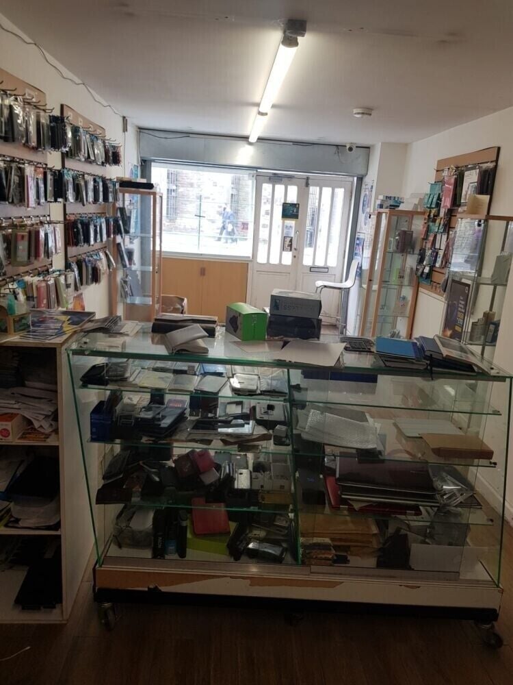 Prime Commercial Property in Lancaster for Established Mobile Phone Business Photo 4