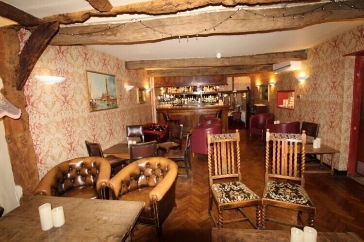 Prime Business Opportunity in Historic Hitchin, Hertfordshire with Hotel and Restaurant for Sale Photo 4