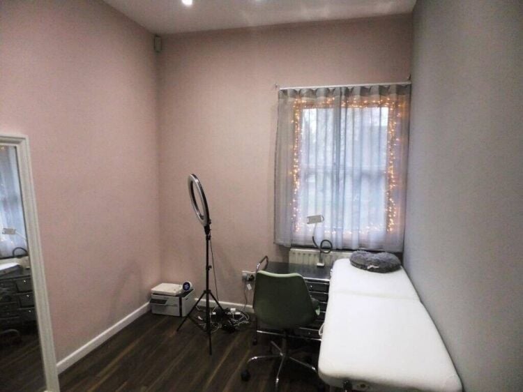 Prime Three-Storey Commercial Property Available in Reading, Berkshire - Reduced Price Photo 4