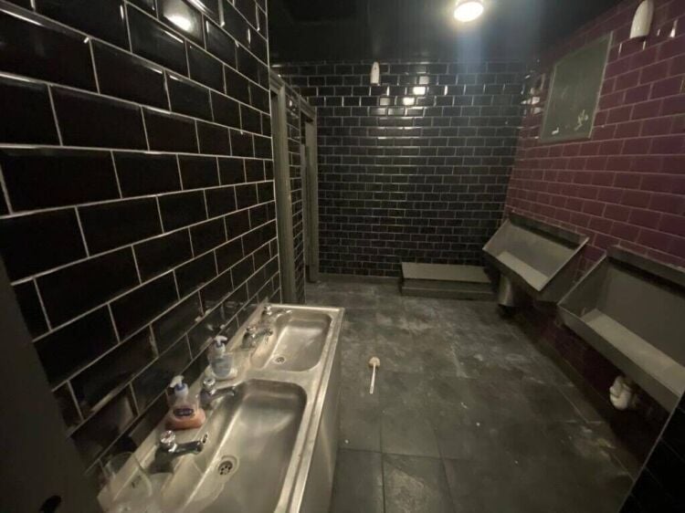 Prime London Location - Detached Pub with Alternate Use Potential, Near Wood Green Station Photo 4