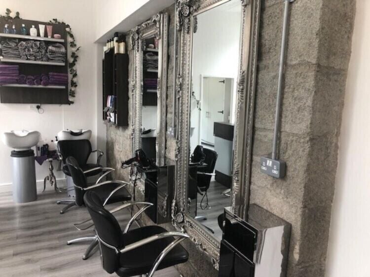 Prime Investment Opportunity: Freehold Hair Salon in St Cleer, Liskeard Photo 4