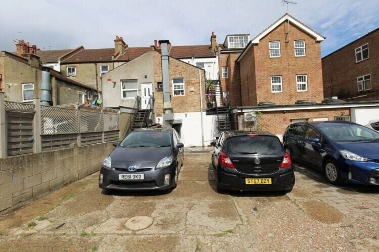 Prime Station Road, Harrow Business Property Available Now Photo 4