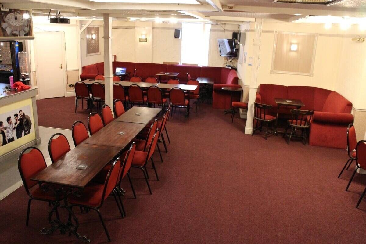 Public House and Busy Function Venue for Sale in Prime Pontypridd Location Photo 4