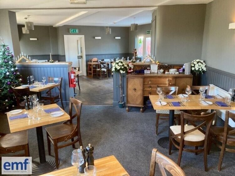 Prime Commercial Investment Property in Thriving Honiton, Devon - Substantial Site with Bar, Restau Photo 3