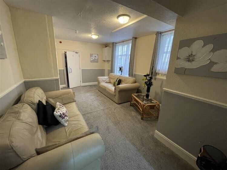 Seafront Coaching Hotel in Paignton Boasting 26 Bedrooms and Panoramic Views now on Sale! Photo 4