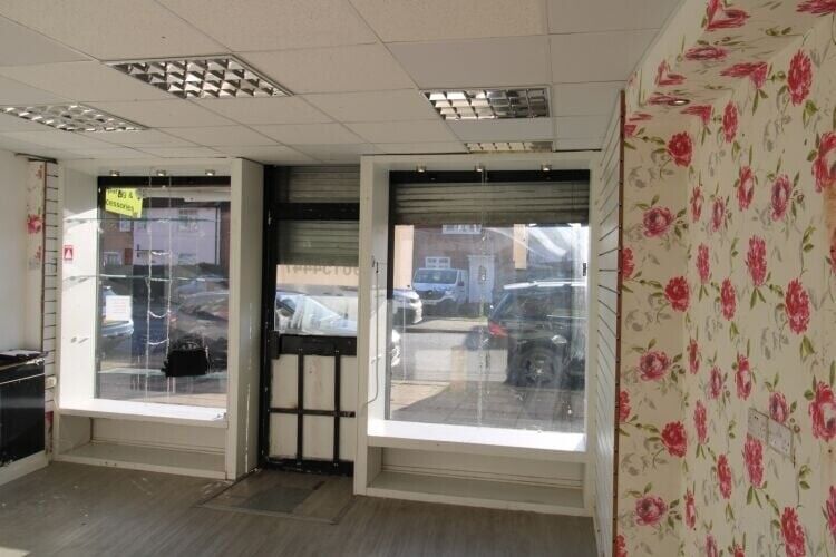 Prime Business Opportunity in Burnt Oak, Middlesex - Renovated Retail Space Available Photo 4