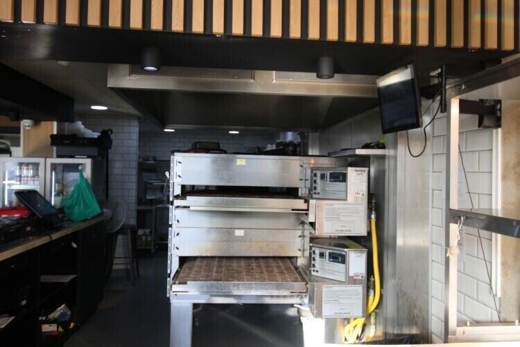 Prime Location Pizza Takeaway Available in Bustling Brentwood, Essex Photo 4