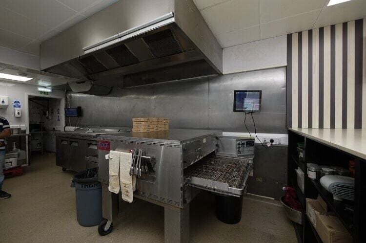 Prime Pizza Takeaway Business Opportunity in Writtle Walk, Rainham, Essex Photo 4