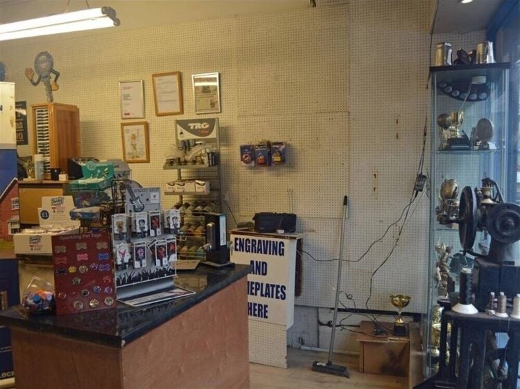 Prime Location Freehold Shop Premises Available in Renfrewshire, Ideal for Diverse Commercial Usage Photo 4