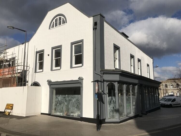 Rent a Charming Building in Exmouth's Heart, Ideal for Business Ventures Photo 4