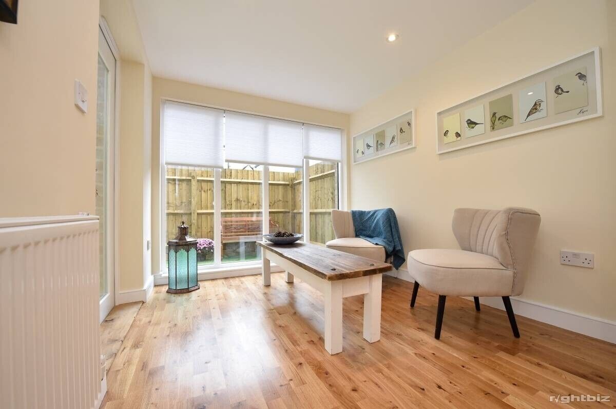 Group of Four High-Spec Investment Properties in Affluent Cirencester, Gloucestershire Photo 4
