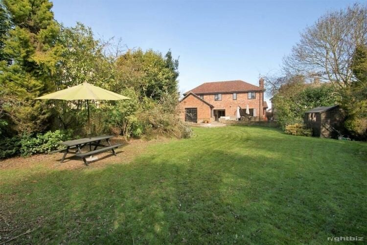 Spacious Family Home in Farnham with Approved Plans for Commercial Swimming Pool Photo 4