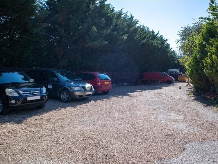 Public House Investment Opportunity in Hawkenbury Kent, Large Garden & Car Park Photo 4