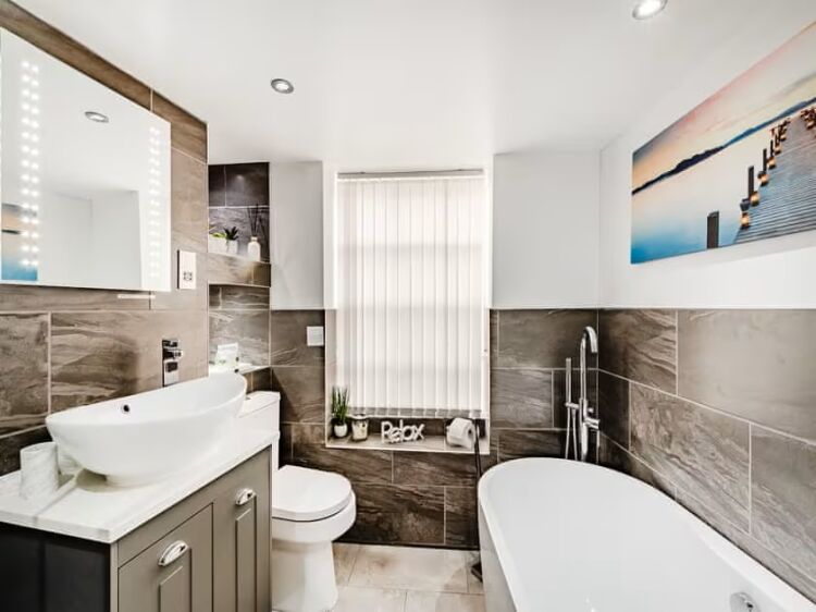 Prestigious Freehold Investment Property in Hexham Northumberland for Sale Photo 4