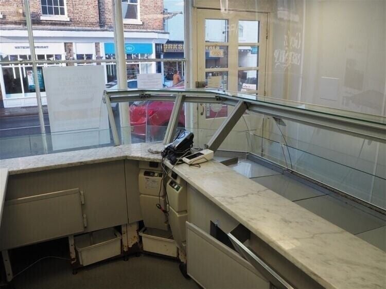 Prime High Street Retail Shop for Sale in Heart of Thirsk, North Yorkshire Photo 4