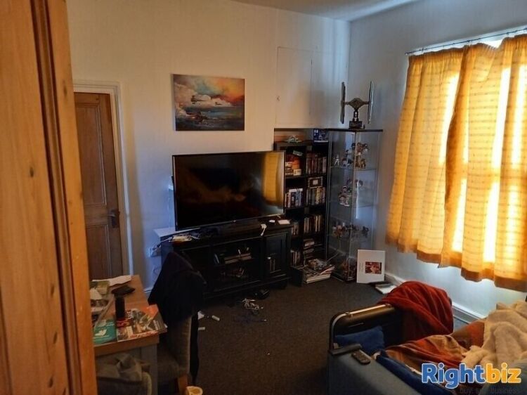 Discounted Investment Opportunity! Mixed Retail and Residential Property in Holgate, York Photo 4
