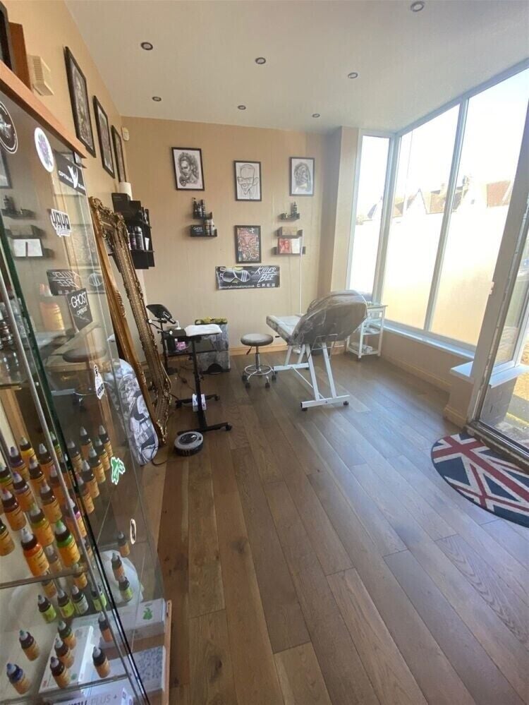 Prime Investment Property in Withernsea, Commercial and Residential Units Available Photo 4