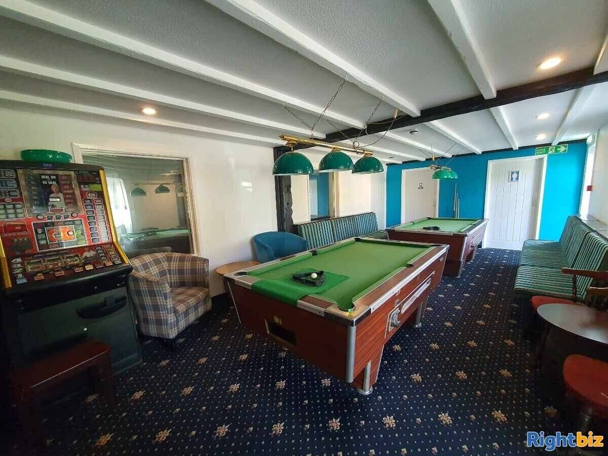 17-Bedroom Hotel and 5 Self-Contained Apartments in Desirable Newquay Cornwall Photo 4