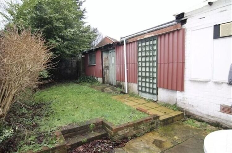 Berkshire Commercial Property with Conversion Potential in Prominent Market Town Photo 4