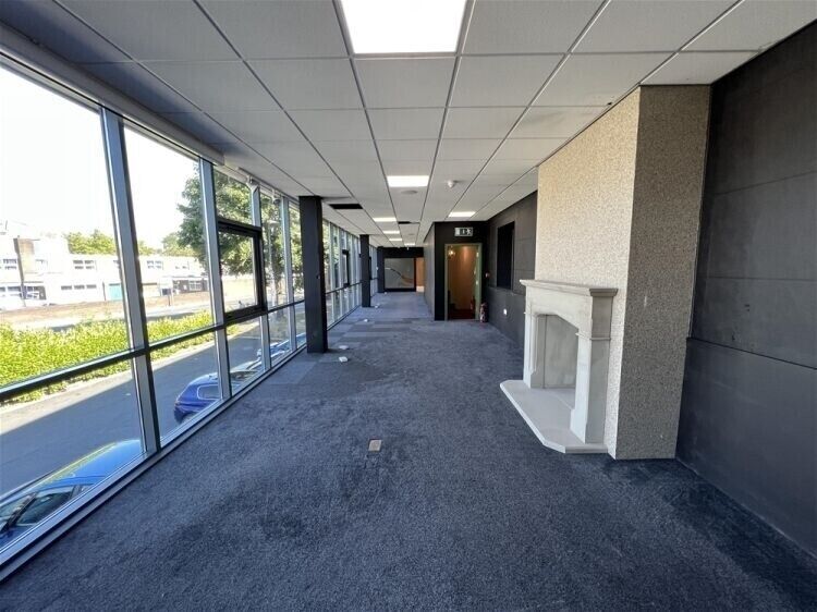 Prime Showroom Premises Available in Brighouse Town Centre, Ideal for Varied Uses Photo 5