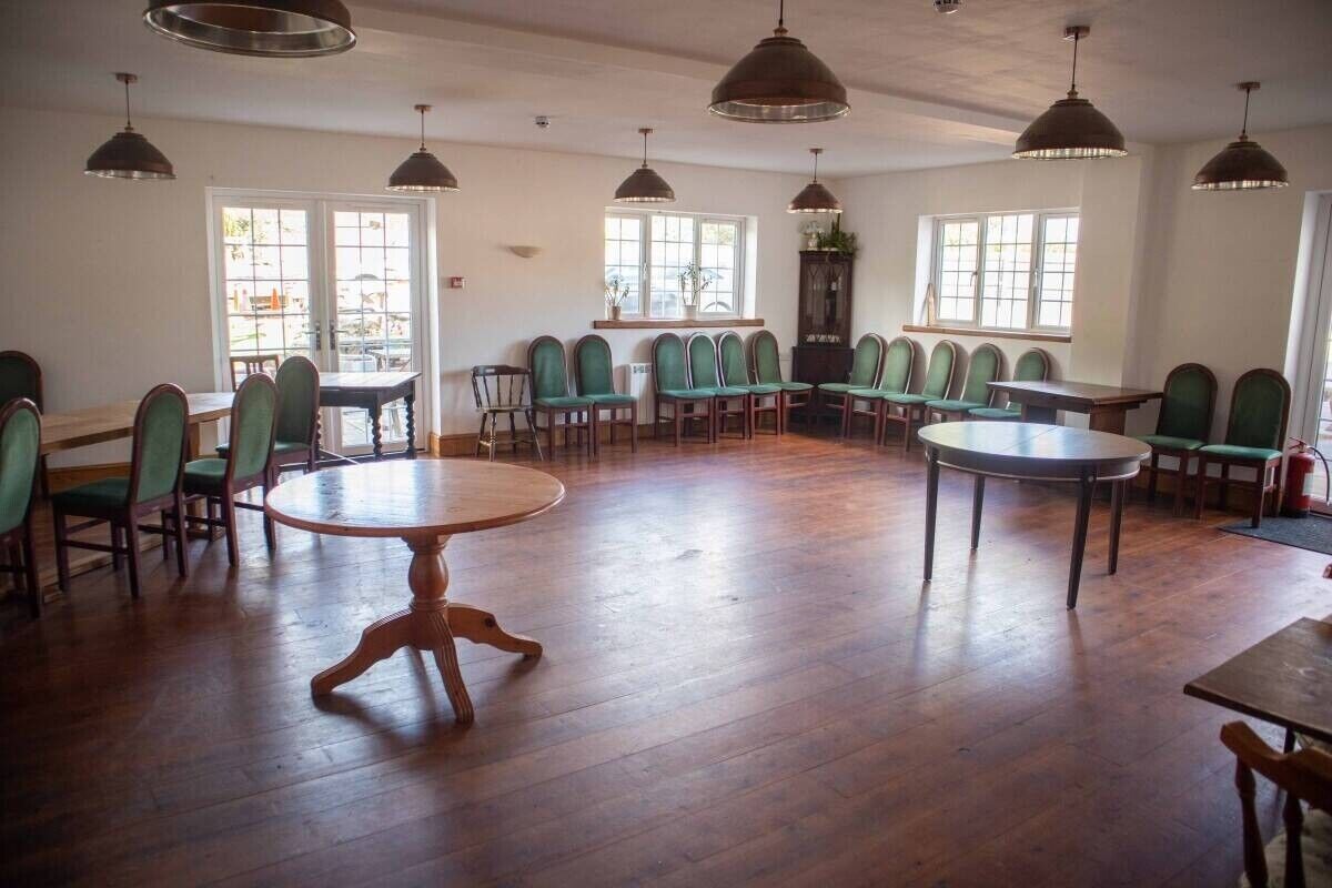 Prime Hertfordshire Pub with Massive Development Potential & Six Bedrooms Photo 5