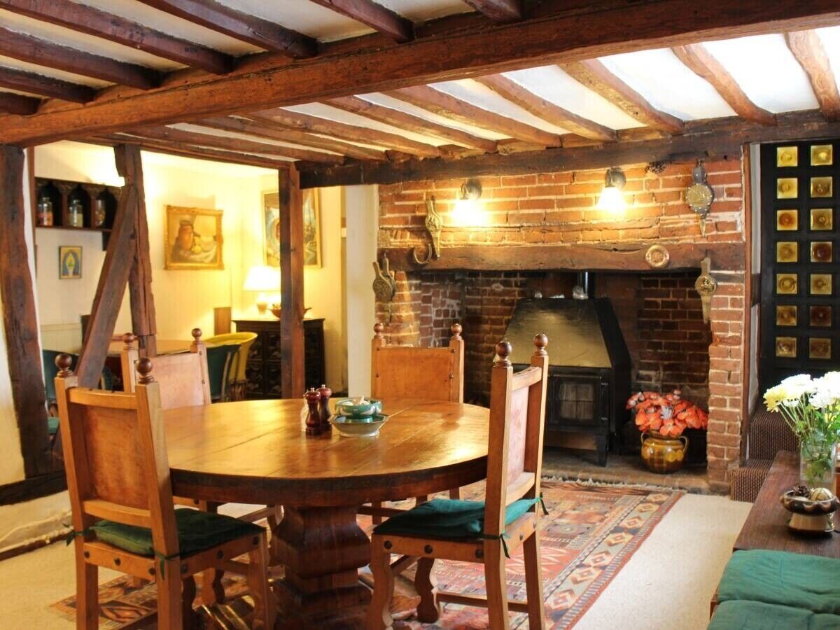 Spacious Former Suffolk Pub with Development Potential, Ideal for Various Uses Photo 5