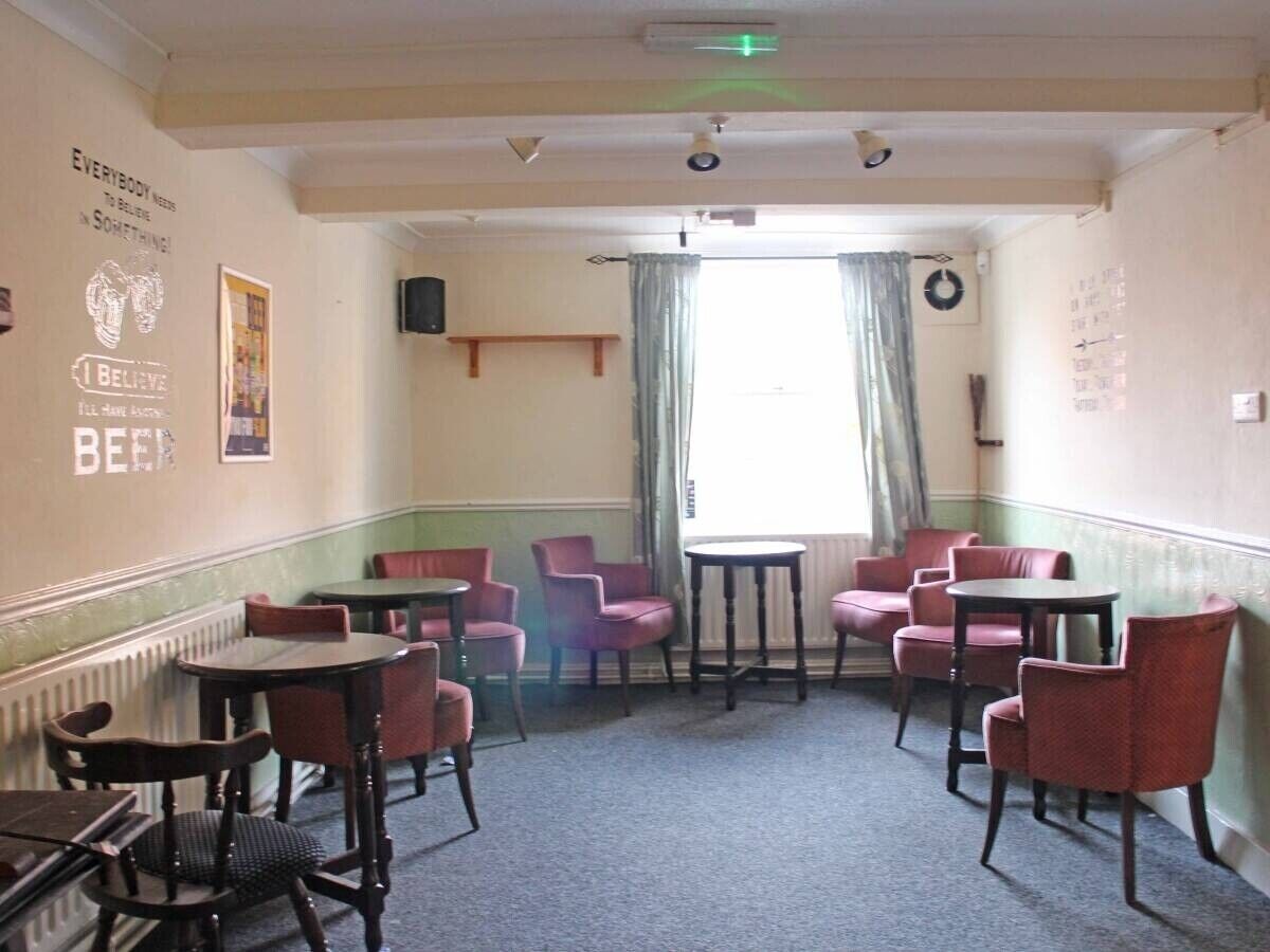 Five-Bedroom Pub in Nottinghamshire, Perfect for Transformation, Close to Newark Centre Photo 5
