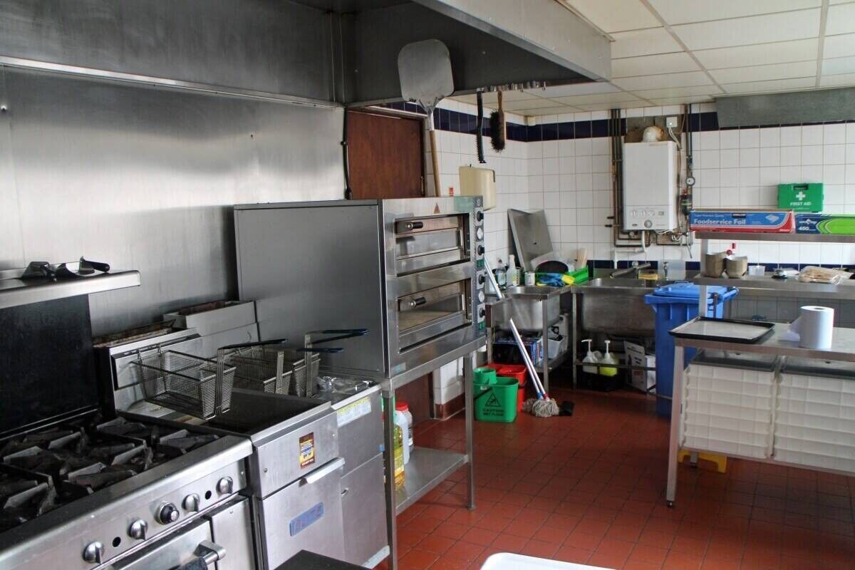 Characterful Property in Wigan Town Centre, Huge Potential with 8-bed Accommodation Photo 5
