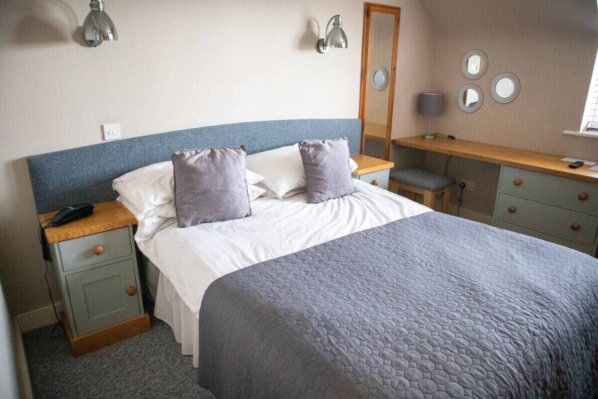 Substantial Riverside Hotel & Restaurant in Prime Quayside Location, East Sussex Photo 5