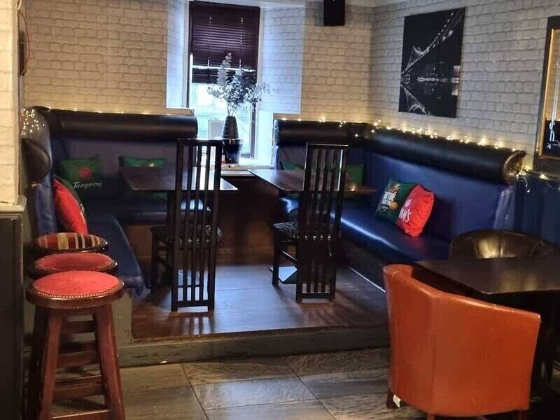 Prime Corner Commercial Property in Glasgow - Long-Established Public House For Sale Photo 5