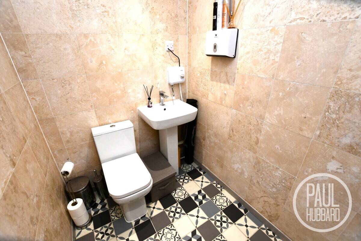 Leasehold Commercial Unit in Great Yarmouth, Ideal for First Time Business Owner, Tenant in Situ Photo 5