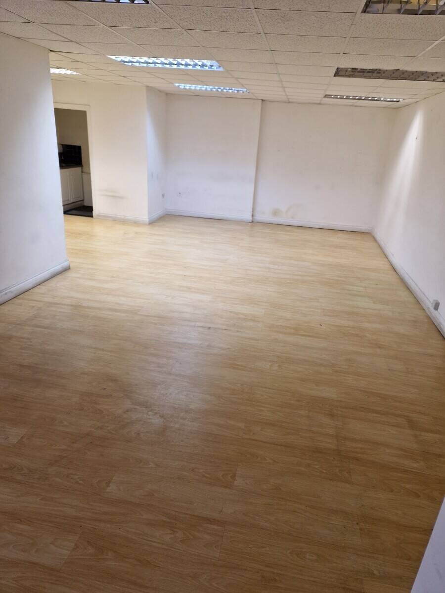 Rent a Versatile Commercial Unit in Leicester, Ideal for Offices, Workshops, and More Photo 3