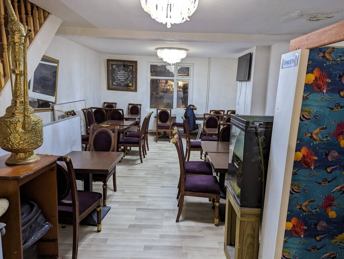 Lease Opportunity: Commercial Property in Sandwell West Midlands with 4-Bedroom Rented Flat Photo 5