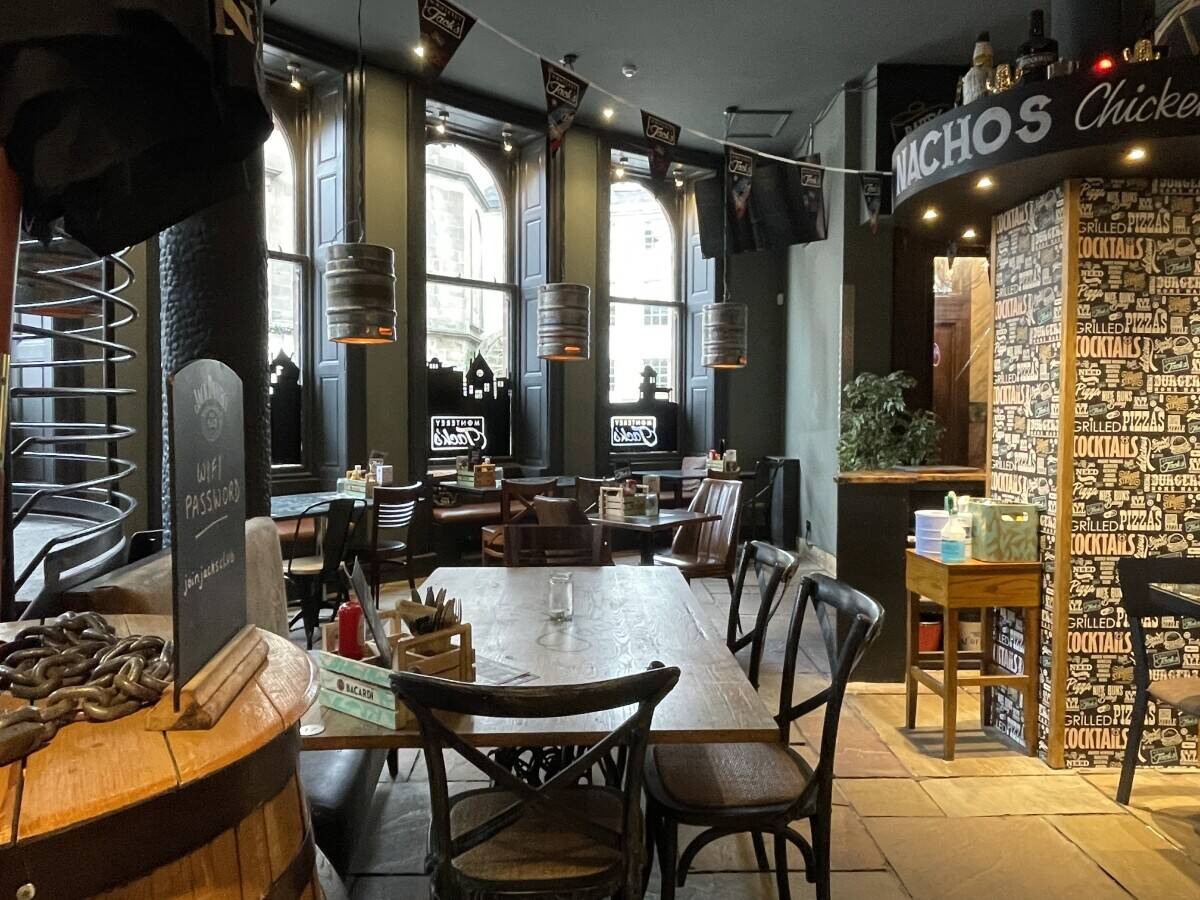 Prime Stirling Investment Opportunity - Mixed-Use Property in City Centre Photo 5