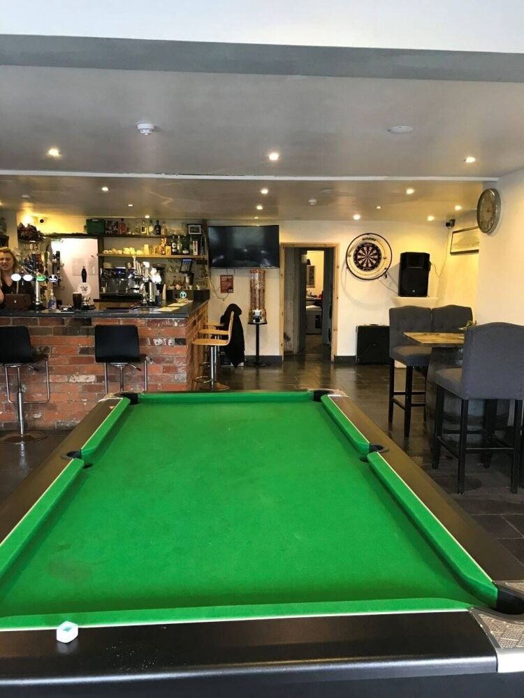 Modern Sports Pub and Four Bedroom Flat Seeking New Ownership in Reading Berkshire Photo 5