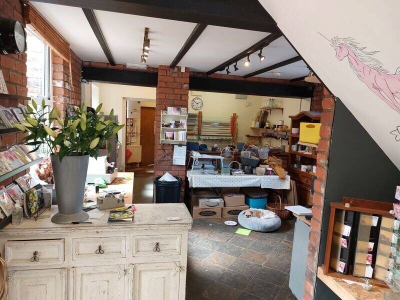 Very Visible Retail Unit TO LET ideal for salon, cafe, retail etc 196 Melrosegate, York, YO10 3SW Photo 5