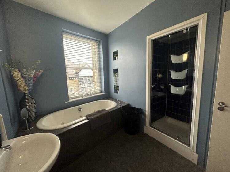Dual Income Commercial Property with Apartment in Buxton, Near Peak District Photo 5