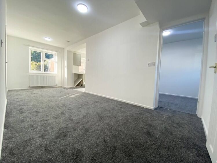 Renovated 5-Bedroom Semi-Detached Property in Desirable Oadby, Leicester LE2 Kendrick Drive Photo 5