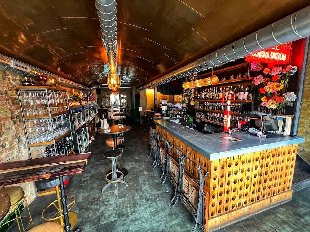 Prime Location Restaurant & Bar Lease Available Near Balham Station, London SW12 Photo 5