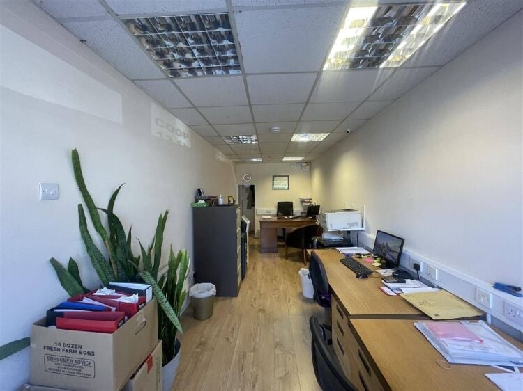 Prime Retail Freehold for Sale on Sheaveshill Avenue, London, NW9 Photo 5