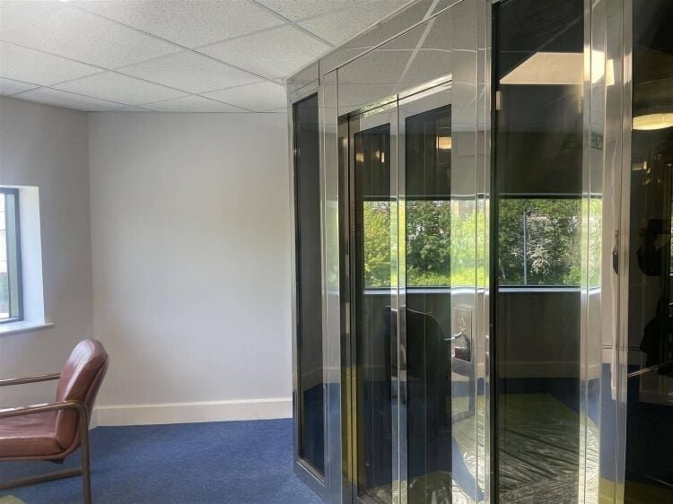 Immediate Occupation: Newly Renovated Luxury Offices on Kingsbury Road, London in Jubilee Centre Photo 5