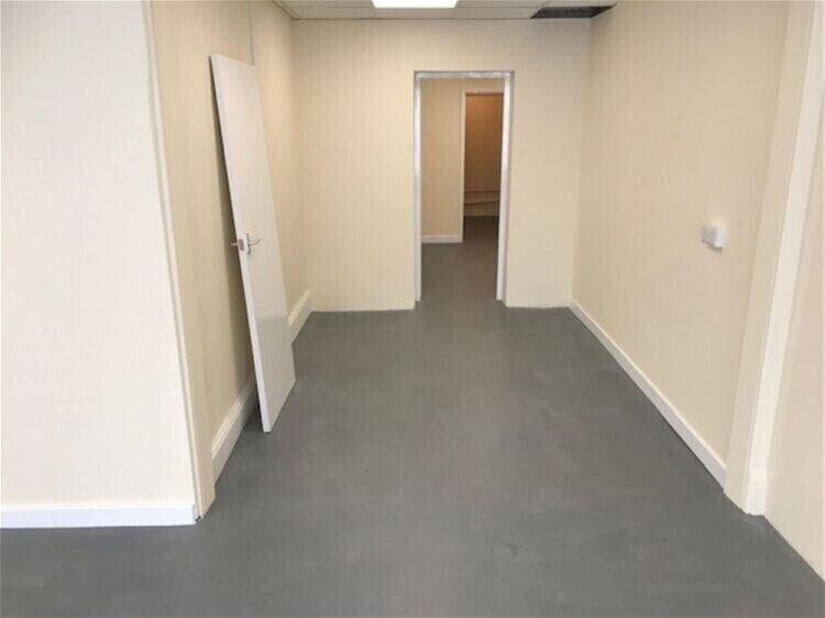Retail Premises in a Prime Position For Sale in Newton Abbot Photo 5